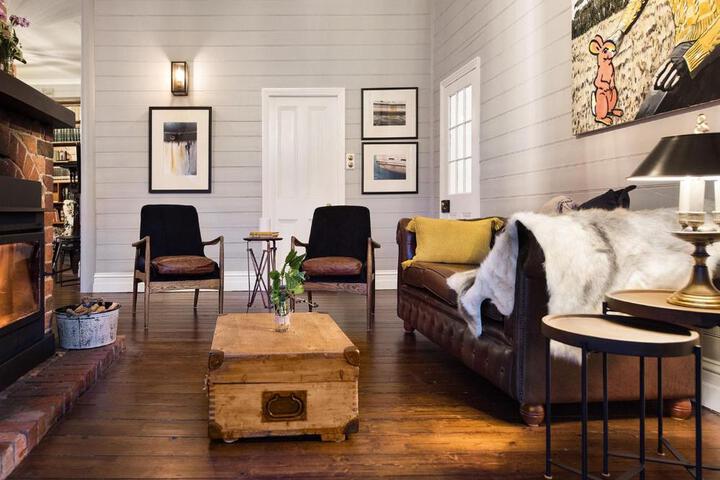 Dunroman - modern comfort old world charm