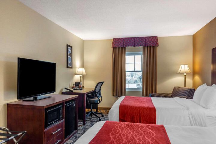 2 Double Beds (7 of 8)