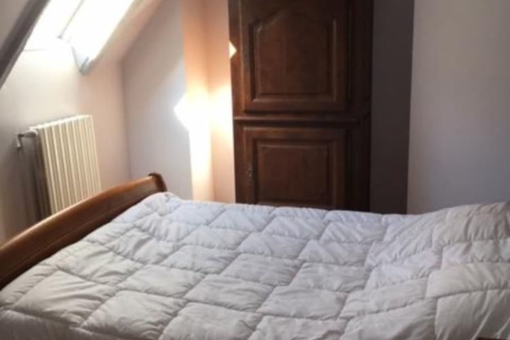 Room 2 of 8