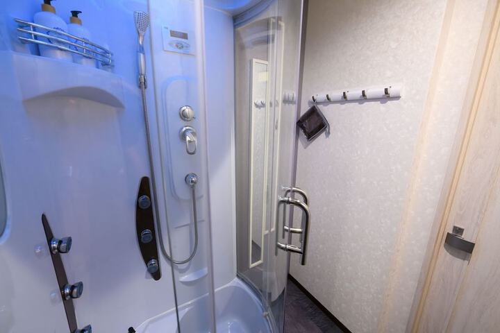 Room 10 of 22