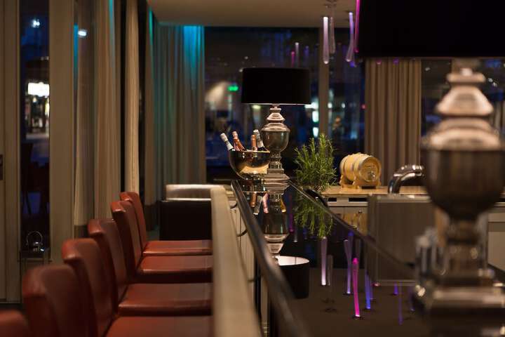 Lounge 74 of 95