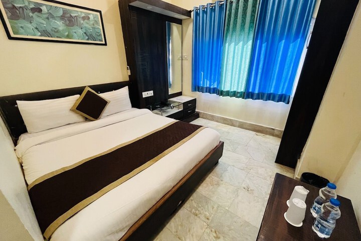 Room 9 of 19