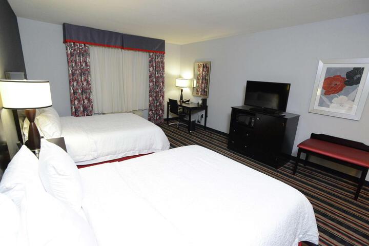 2 Queen Beds (1 of 16)