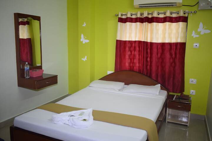 Room 2 of 18