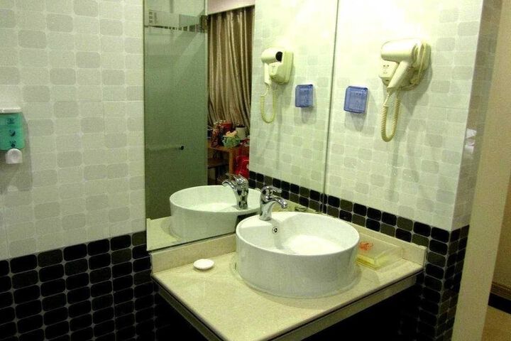 Room 17 of 21