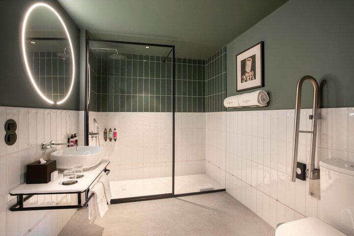 Room 66 of 89