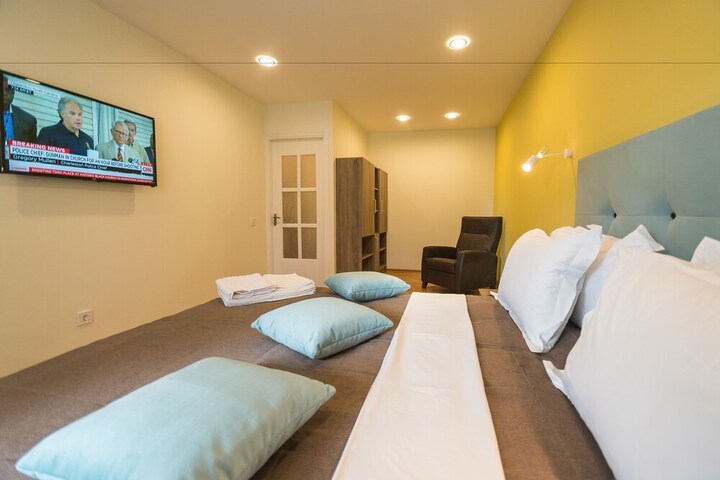 Room 19 of 244
