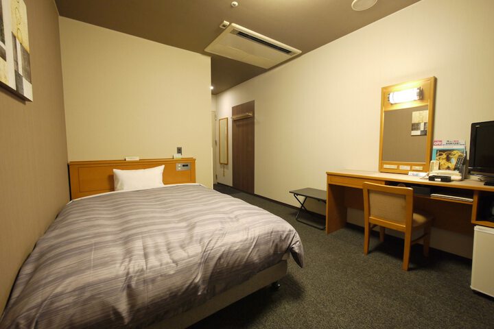 Room 11 of 30