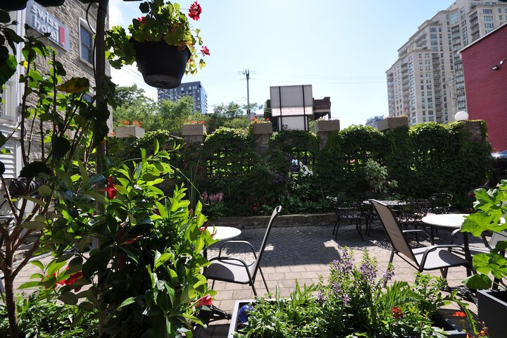 Hotel Exterior 64 of 72