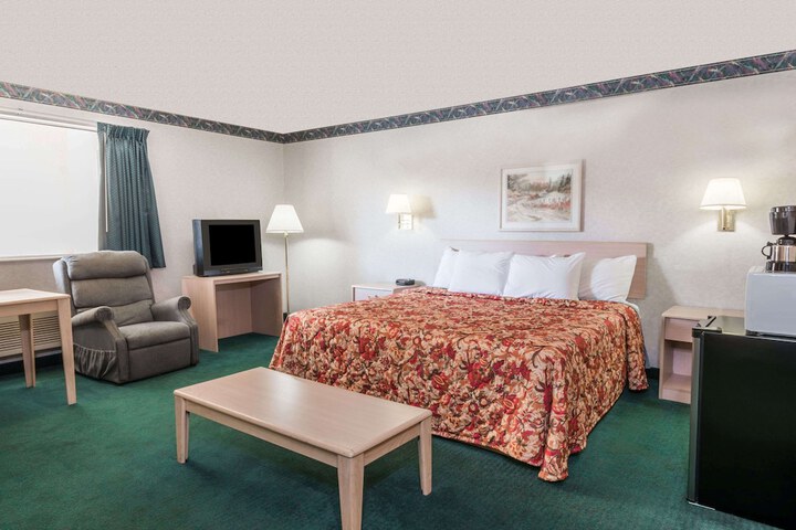 Room 8 of 18