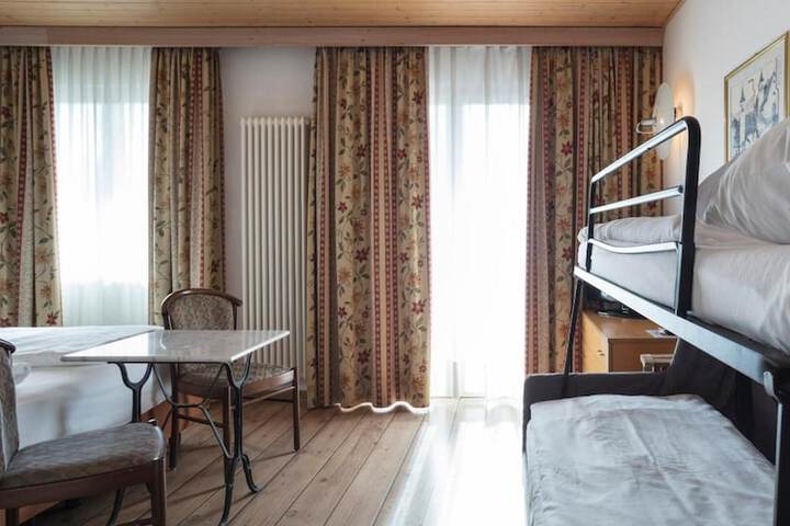 Room 10 of 61