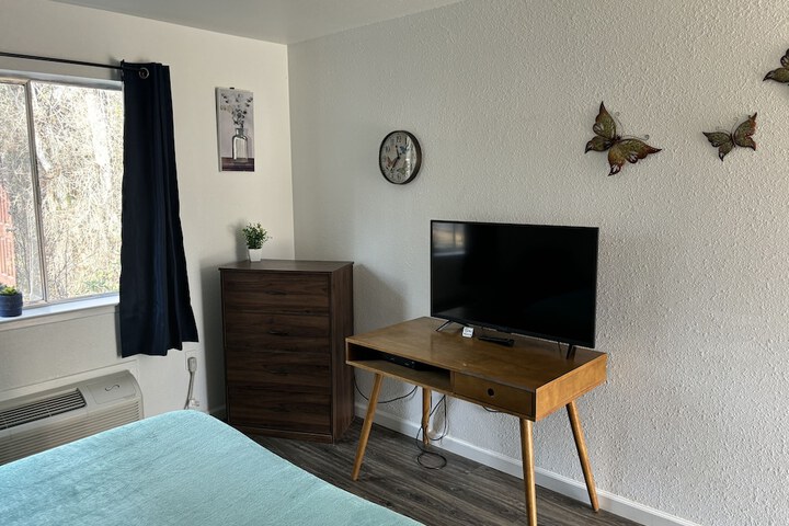 1 Queen Bed (77 of 103)