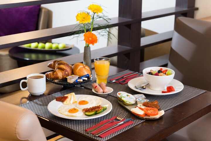 Breakfast/Coffee Service 20 of 24