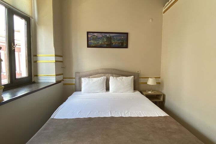 Room 9 of 38