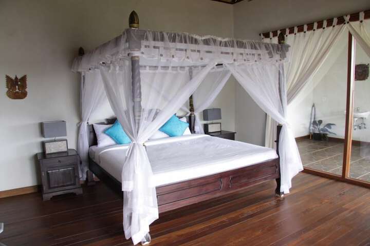Room 14 of 34