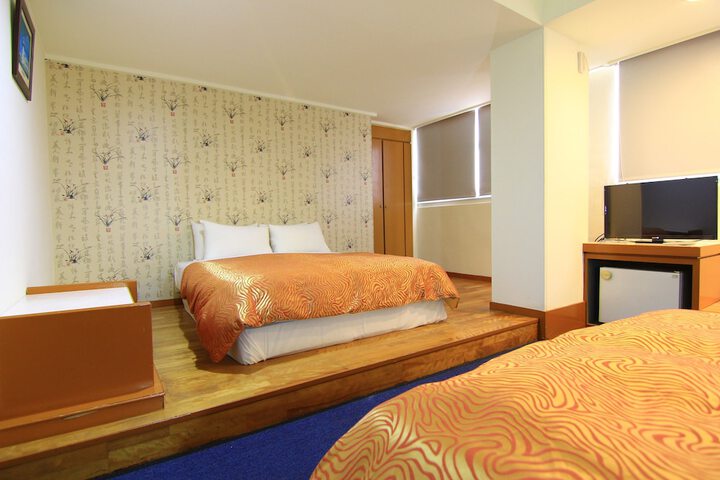 Room 12 of 49