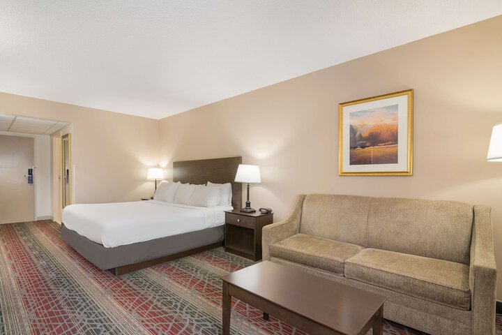 1 King Bed Accessible (13 of 13)
