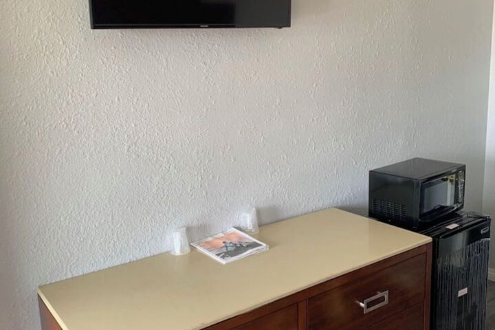 Room 3 of 7