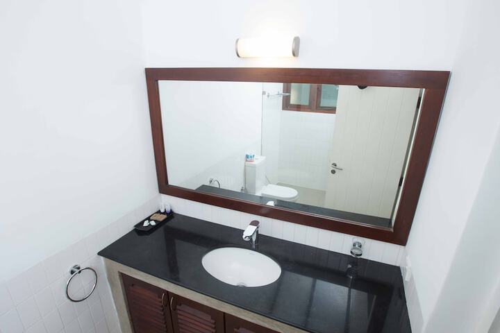 Room 6 of 10