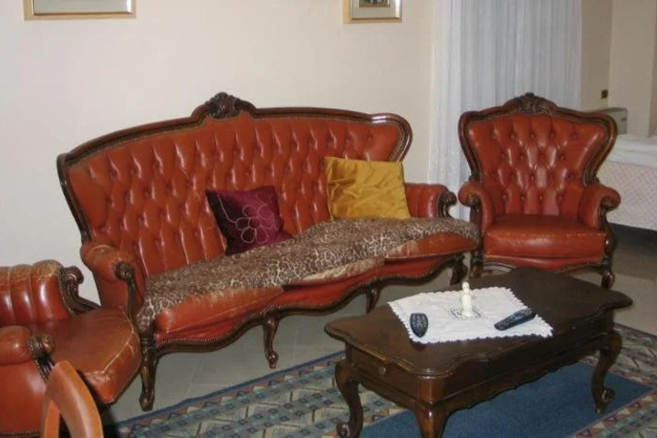 Room 2 of 18