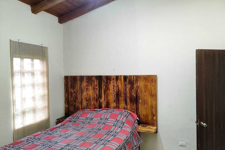 Room 7 of 12