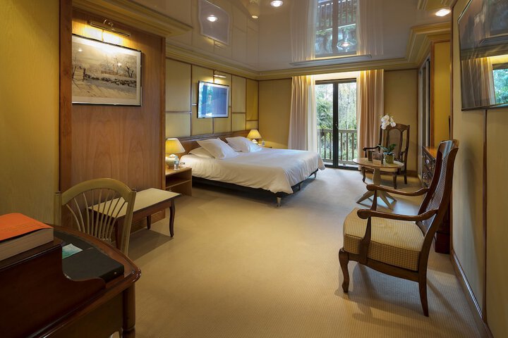 Room 4 of 92