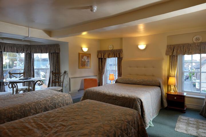 Room 2 of 30