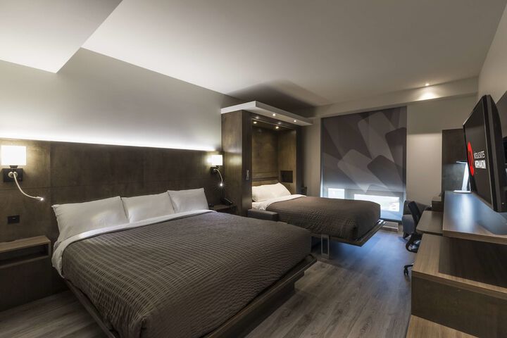 Room 15 of 104