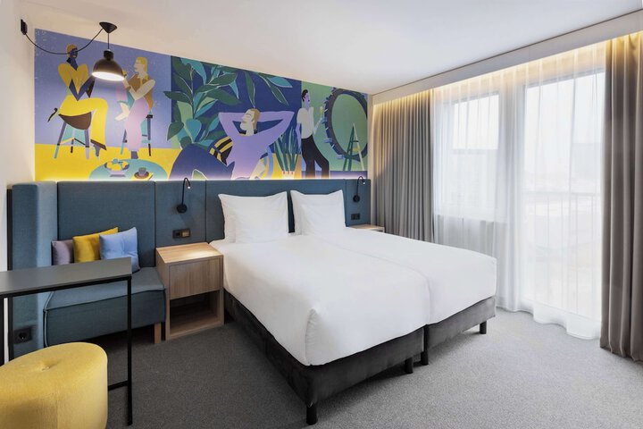 Room 30 of 106