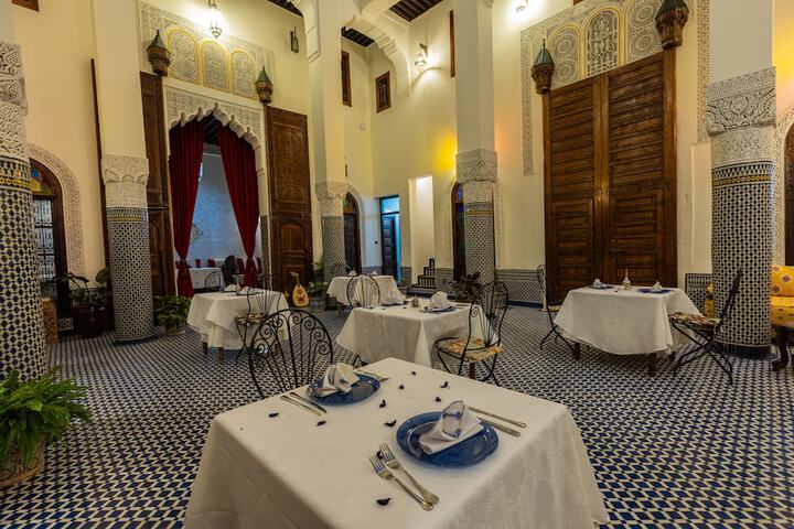 Dining 68 of 98