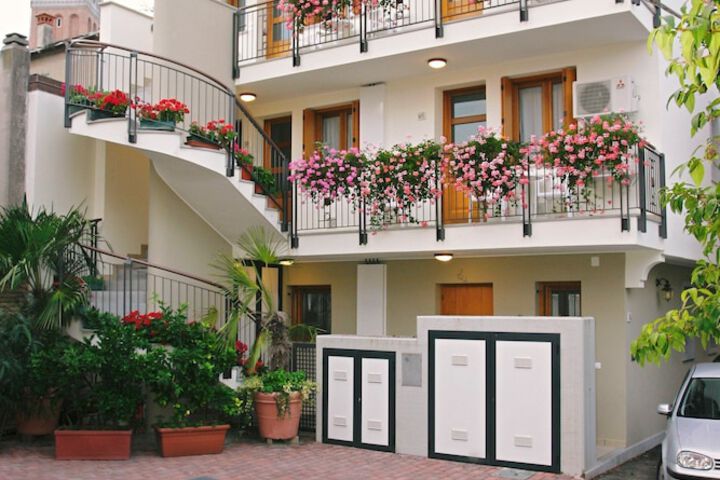 Hotel 73 of 79