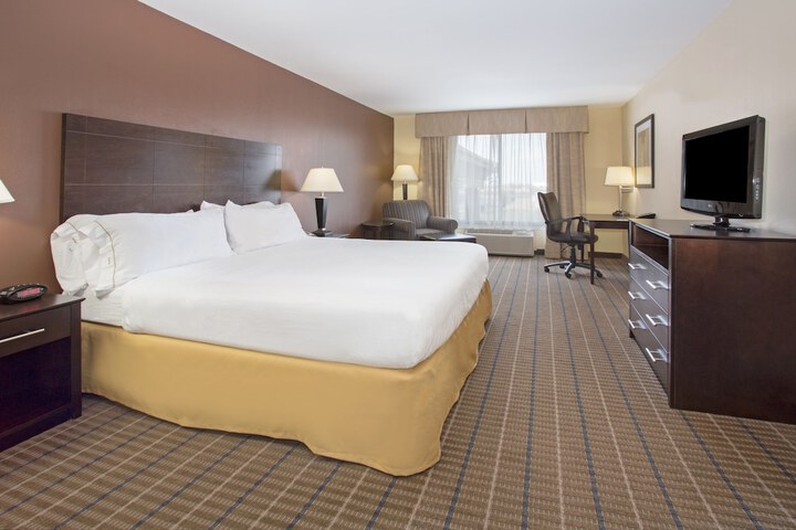 1 King Bed (7 of 11)