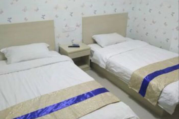 Room 4 of 7