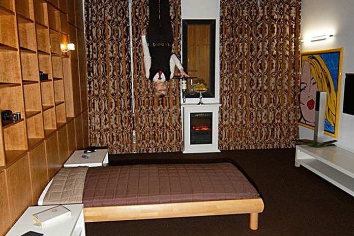 Room 12 of 39