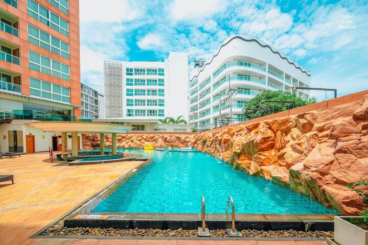 Hotel Pool