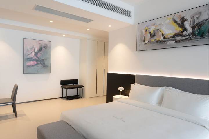 Room 14 of 100
