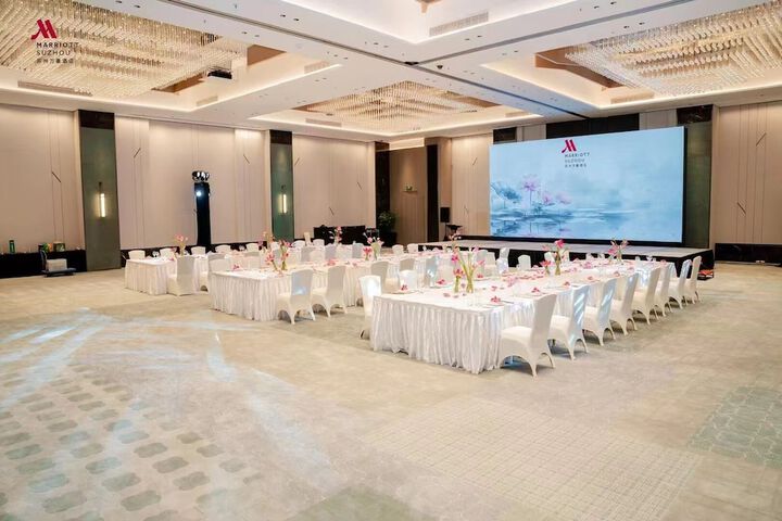 Ballroom/Hall 64 of 72