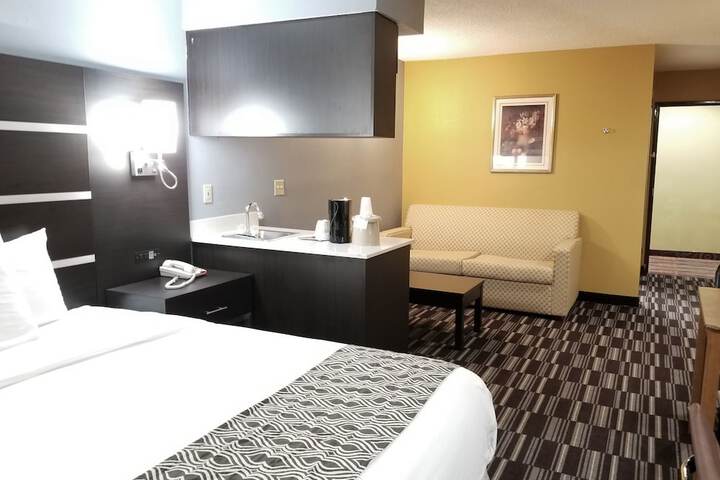 1 Queen Bed Accessible Room (16 of 21)