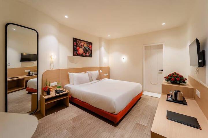 Room 6 of 25