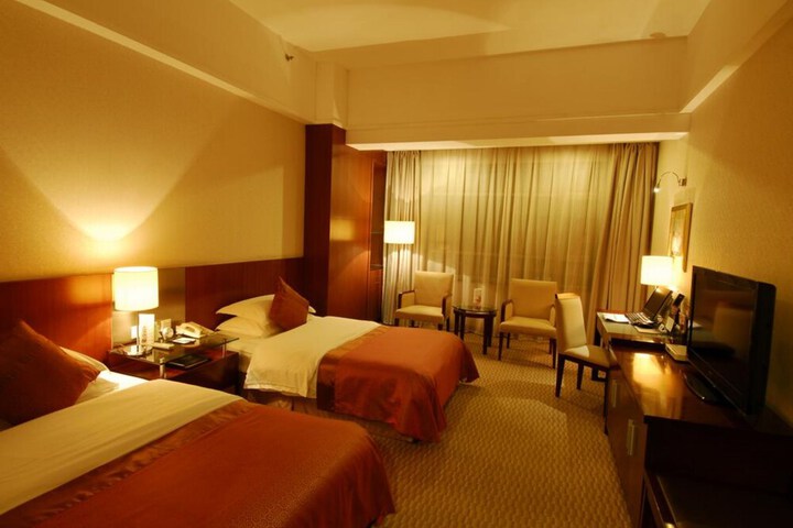 Room 10 of 38