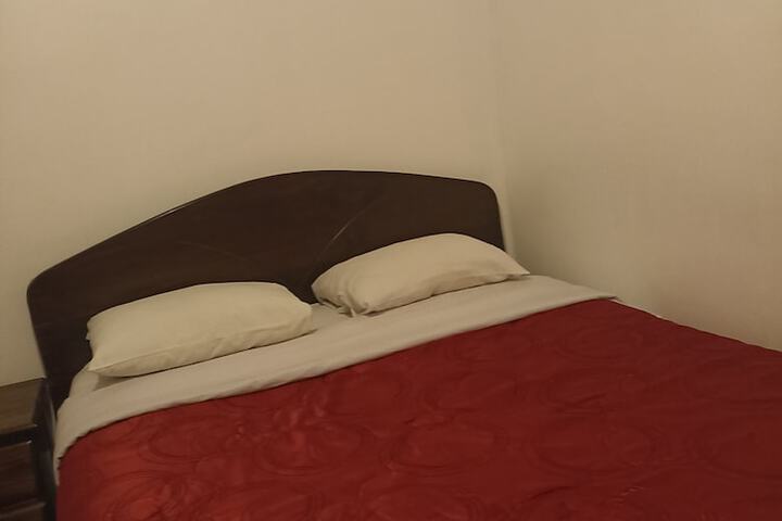Room 10 of 16