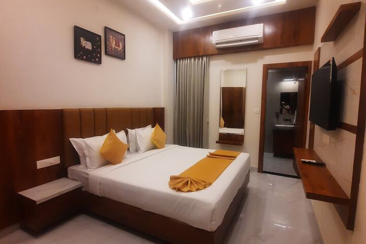 Room 14 of 26