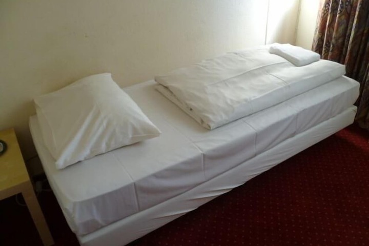 Room 7 of 37