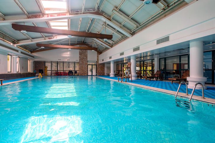 Hotel Pool