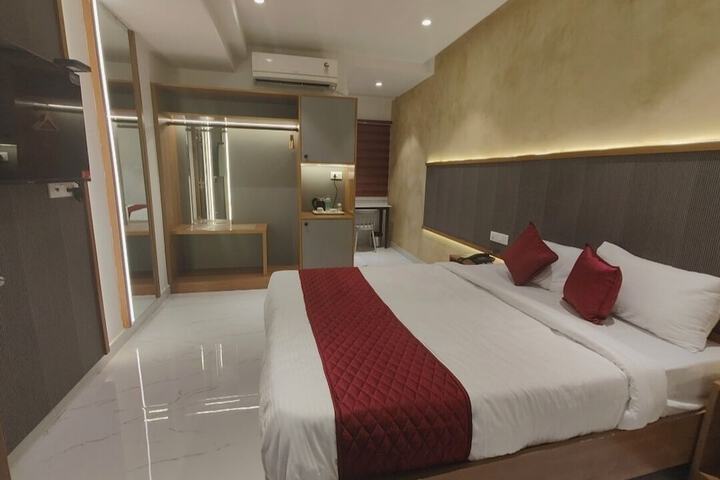 Room 7 of 18