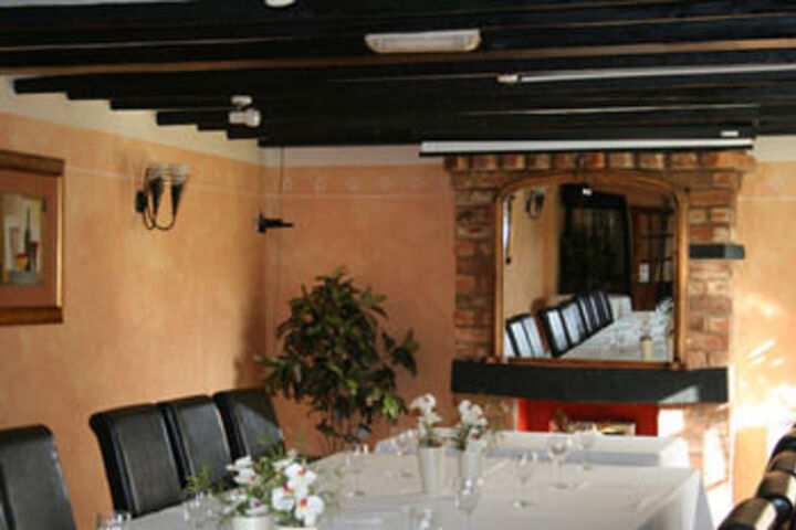 Dining 8 of 22