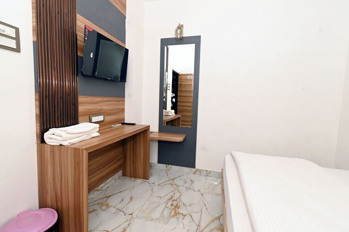 Room 12 of 29