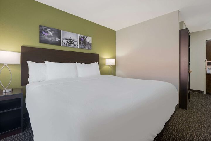 Room 4 of 23