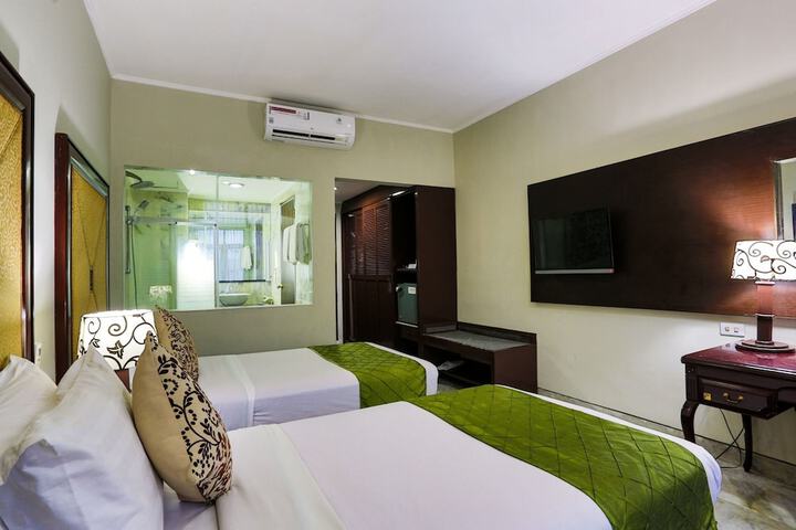 Room 11 of 21
