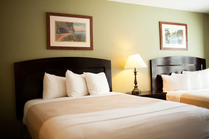 2 Queen Beds Jetted Tub (2 of 14)